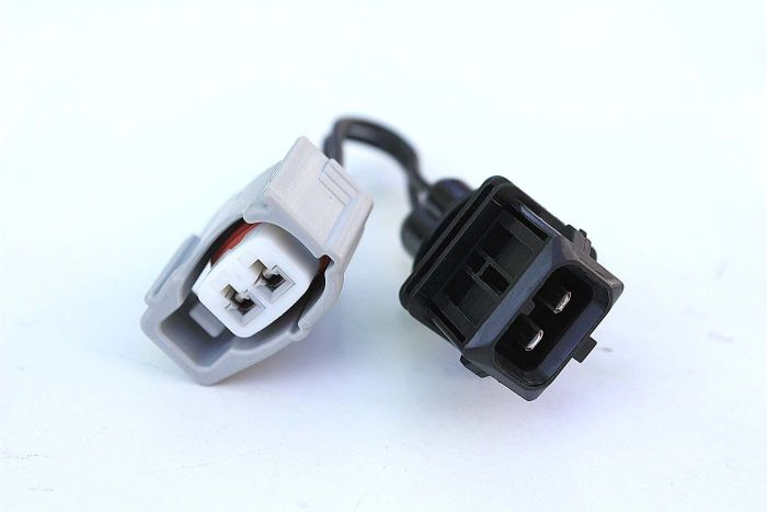 USE: TOYOTA (22RE, 22RTE, 3SG, 2SE) THAT INCORPORATED THE BOSCH-TYPE EV1 ELECTRICAL CONNECTOR ON THE WIRING HARNESS AND YOU ARE INSTALLING NEWER PROPRIETARY TOYOTA-TYPE  INJECTORS.